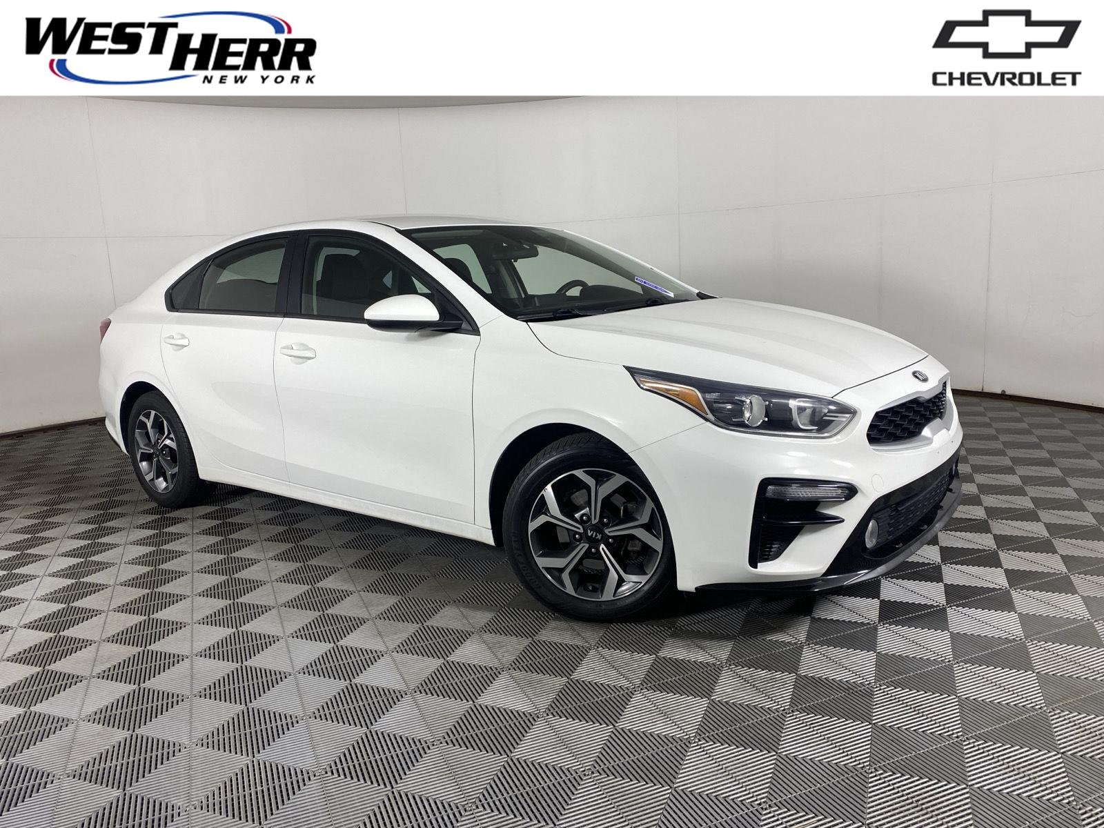 Used 2020 Clear White Kia LXS image 1