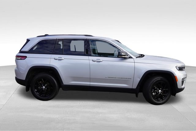 Certified Used 2022 Silver Jeep Limited image 3