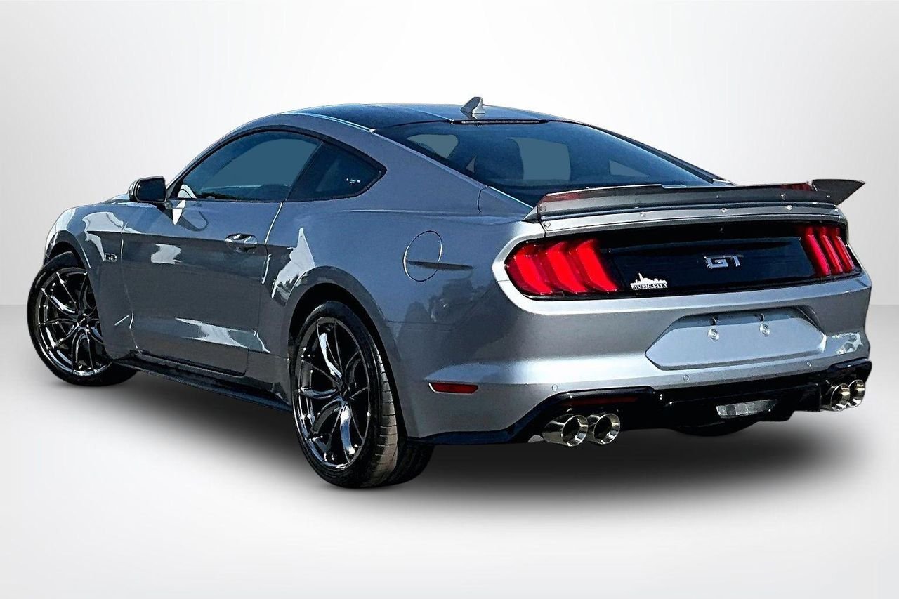 Used 2021 ICONIC SILVER Ford GT Fastback image 5