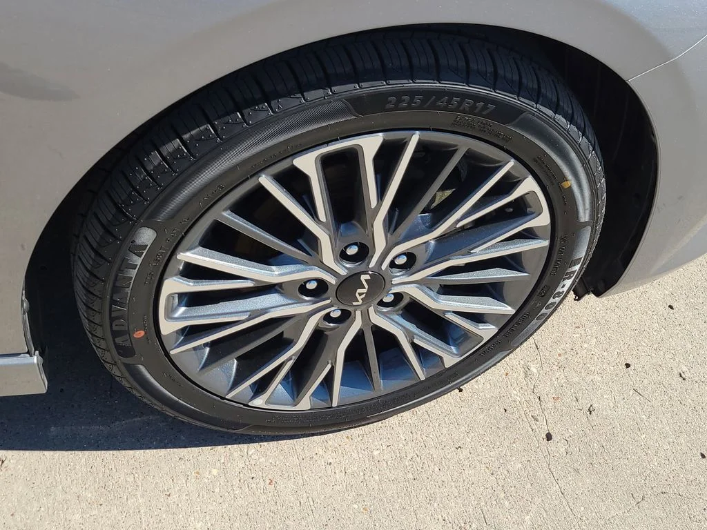 Used 2024 Gray Kia GT-Line image 7