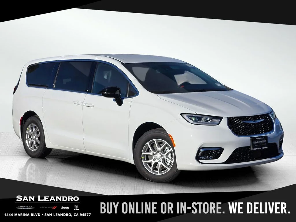 2026 Chrysler Pacifica Select's photo