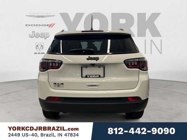 New 2026 Bright White Clear-Coat Exterior Paint Jeep Latitude image 4