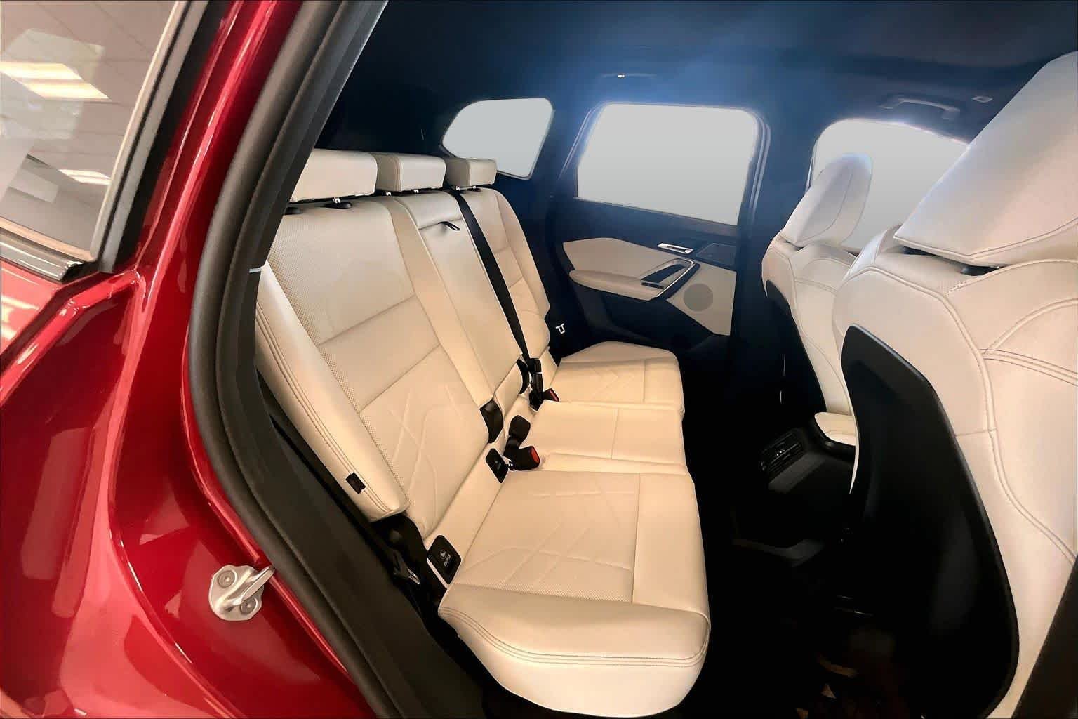 Used 2026 Vegas Red Metallic BMW xDrive28i image 19