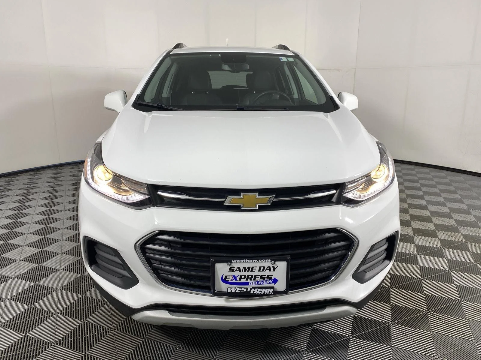Used 2022 Summit White Chevrolet LT image 6
