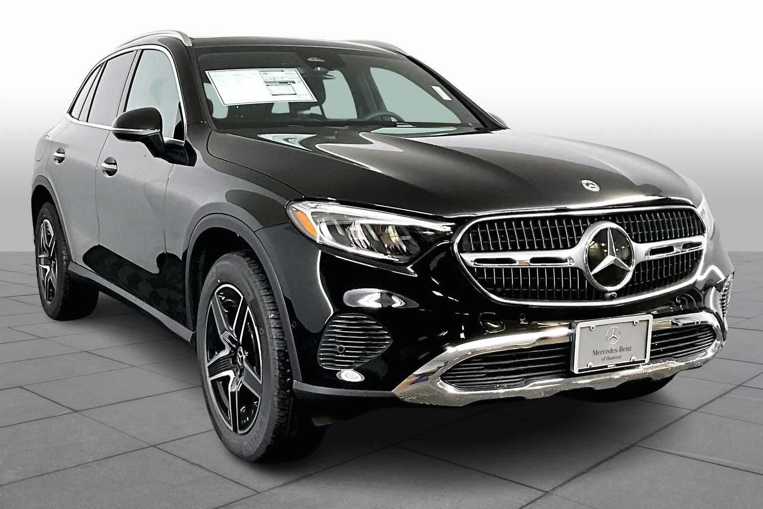 New 2026 040/Black Mercedes-Benz GLC 300 image 2