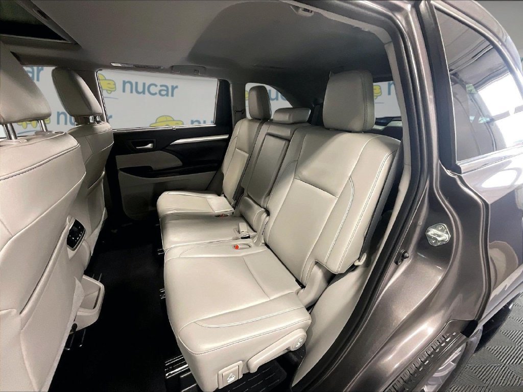 Used 2019 Gray Toyota XLE image 15