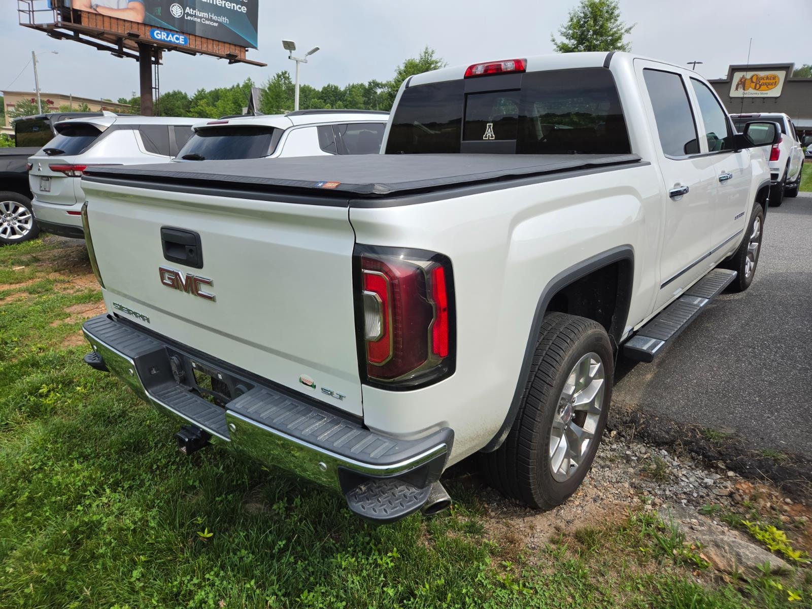 Used 2018 WHITE FROST TRICOAT GMC SLT image 6