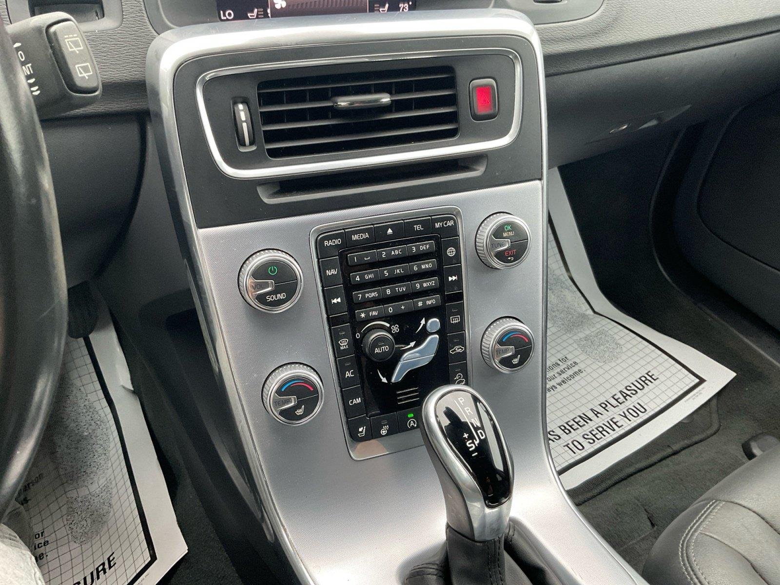 Used 2018 Mussel Blue Metallic Volvo T5PREMIER image 23