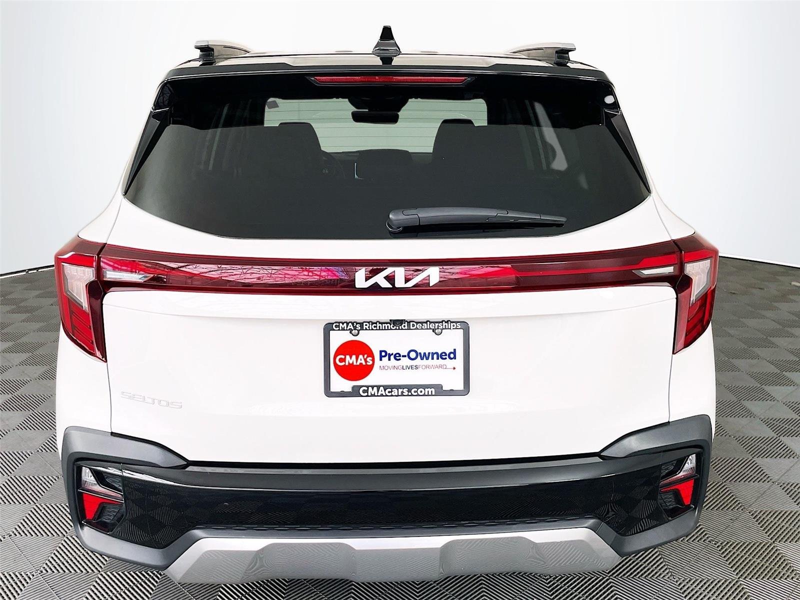 Used 2025 Clear White/Fusion Black Roof Kia S image 9
