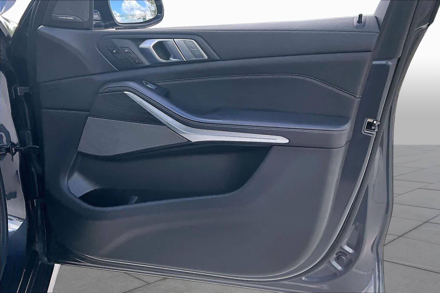 Used 2020 Arctic Gray Metallic BMW xDrive40i image 25