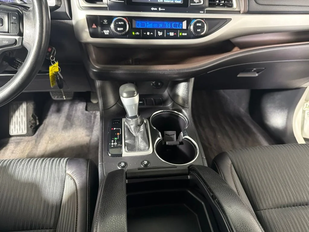Used 2015 White Toyota LE Plus V6 image 18