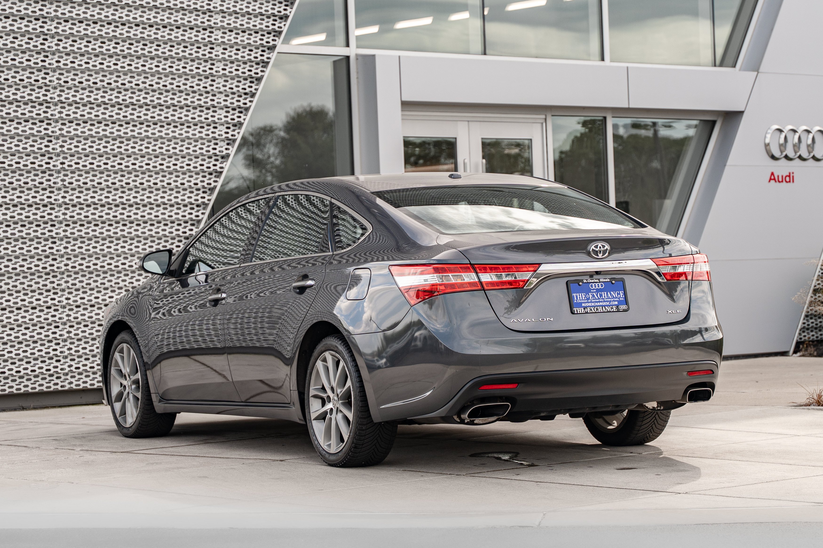 Used 2015 Magnetic Gray Metallic Toyota XLE Touring image 5