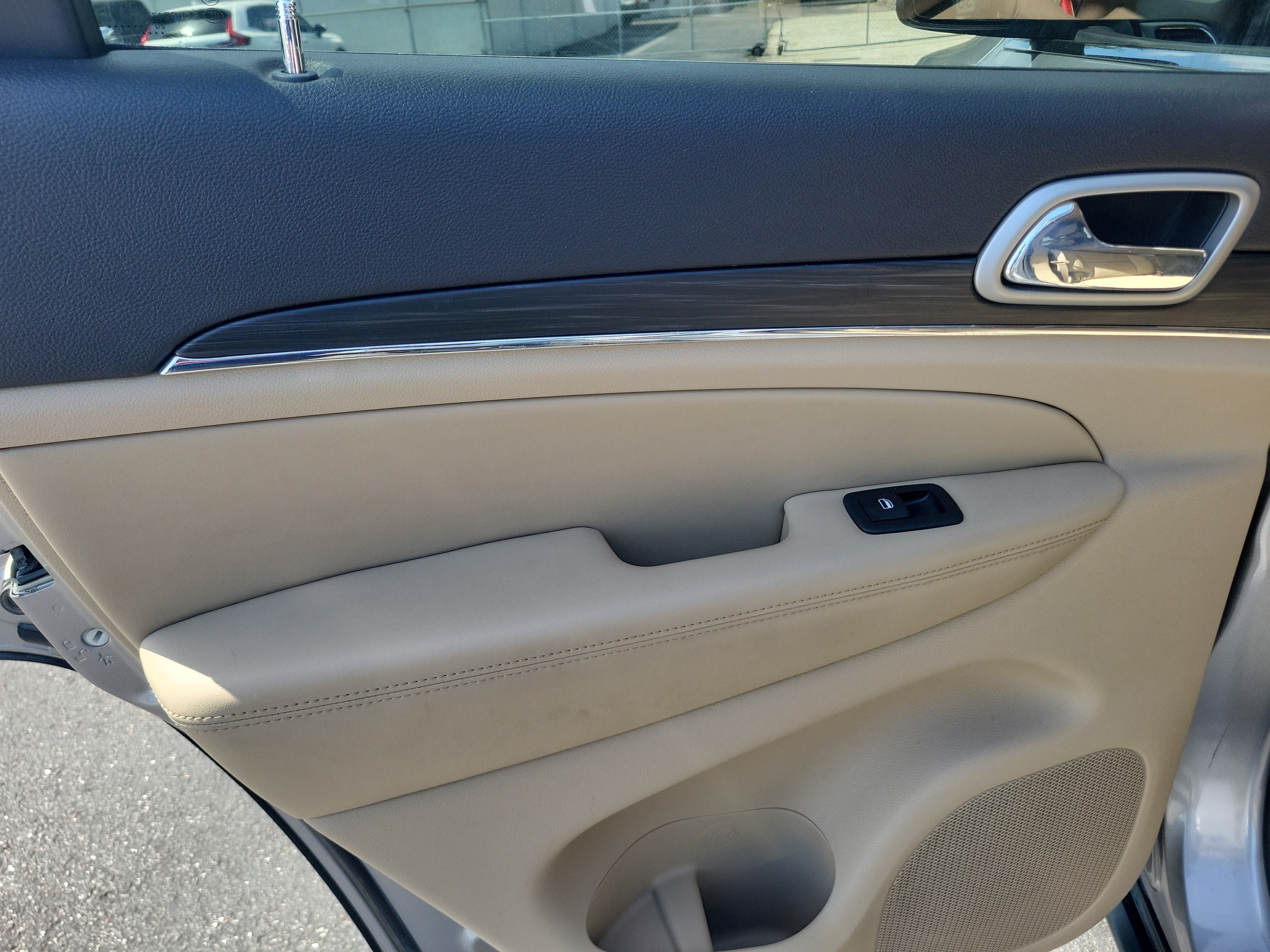 Used 2020 Billet Silver Metallic Clearcoat Jeep Limited image 9
