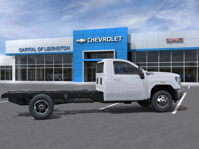 New 2026 Summit White GMC SLE image 5