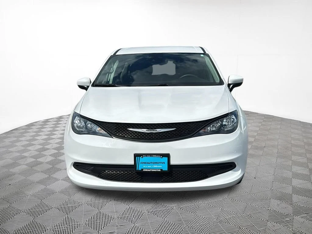 Used 2023 White Chrysler LX image 3