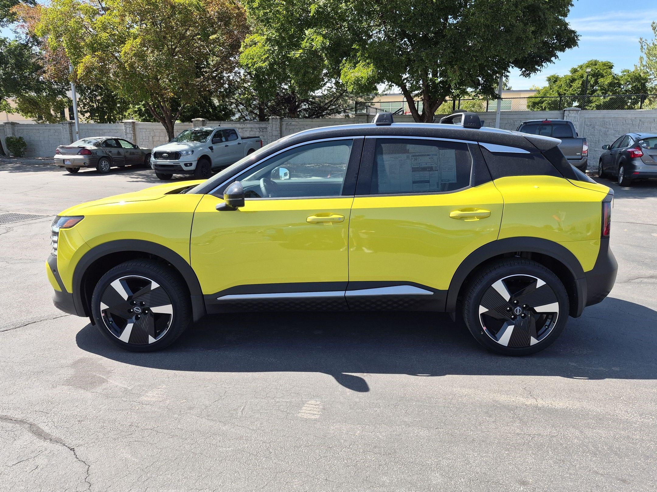 New 2026 Yuzu Yellow Metallic / Super Black Two-tone Nissan SR image 7