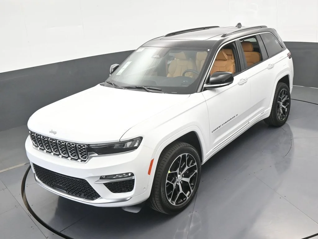 New 2025 Bright White Clear-Coat Exterior Paint Jeep Summit Reserve image 51