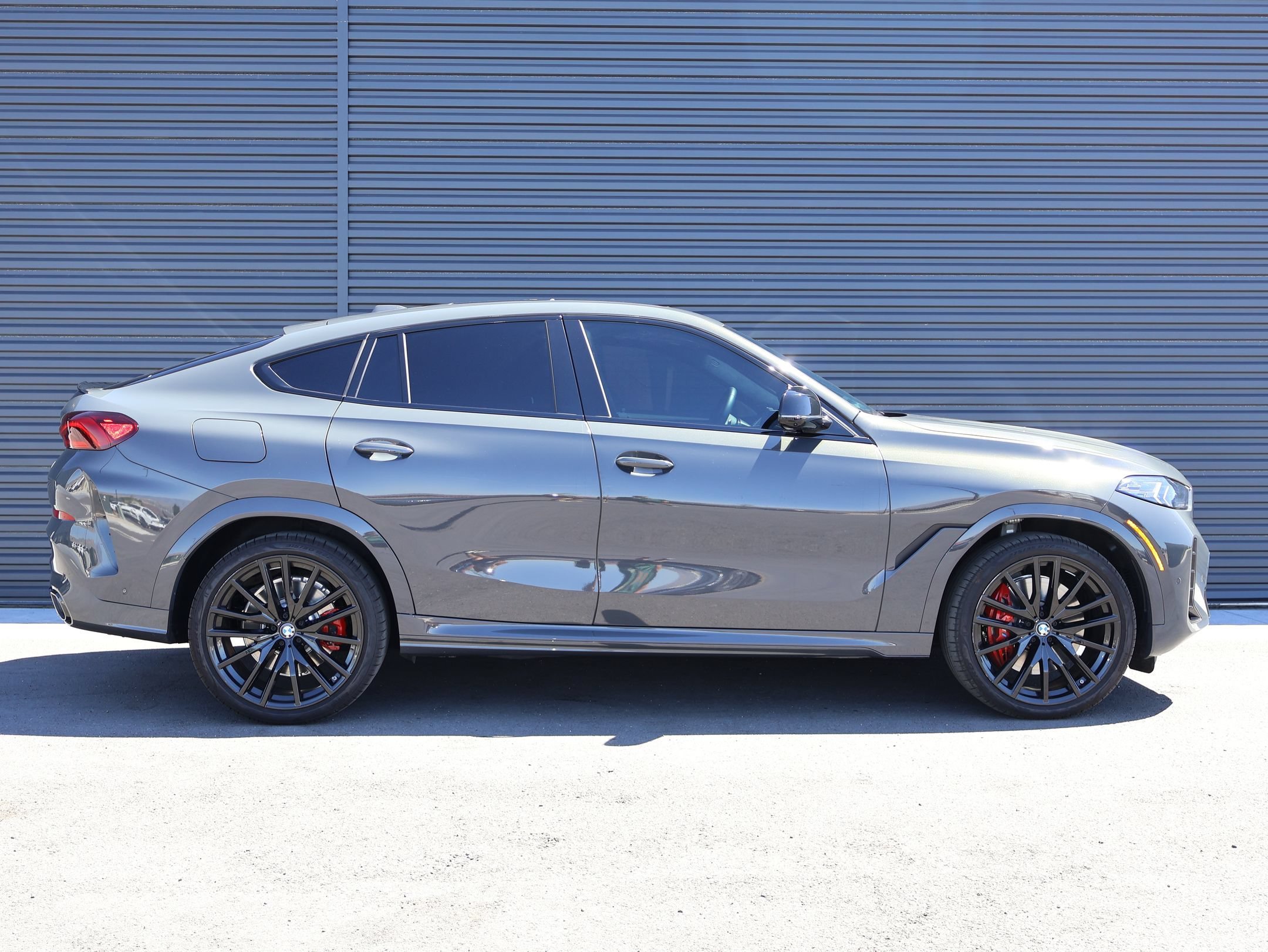Used 2026 Dravit Grey Metallic BMW M60i image 4