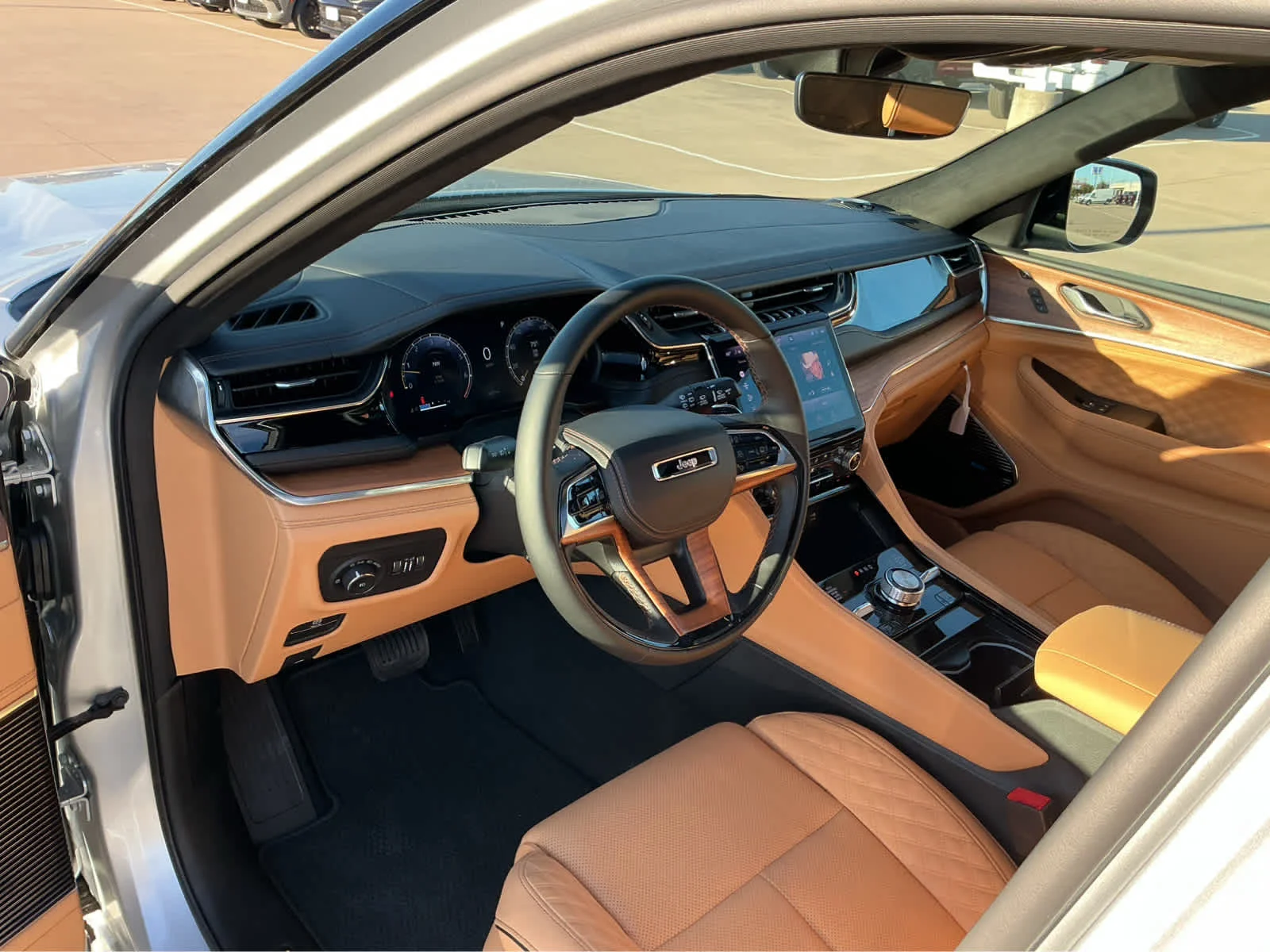 New 2025 Silver Zynith Exterior Paint Jeep Summit Reserve image 13