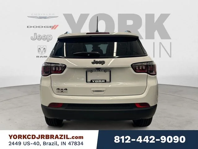 New 2026 Bright White Clear-Coat Exterior Paint Jeep Latitude image 4