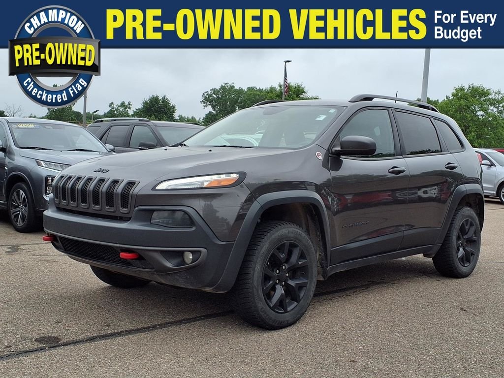 Used 2018 Gray Jeep Trailhawk image 1