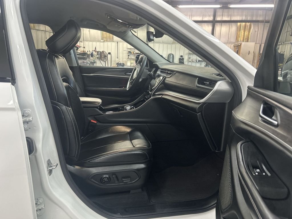Used 2023 Bright White Clearcoat Jeep Limited image 18