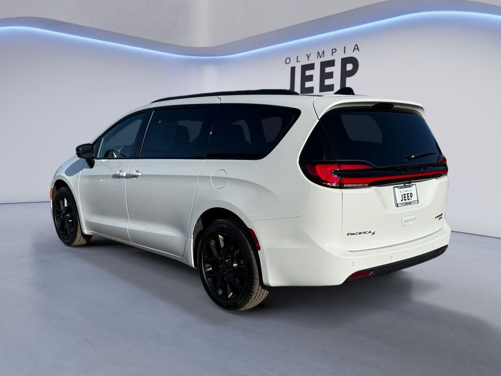 New 2027 Bright White Clear-Coat Exterior Paint Chrysler Limited image 3