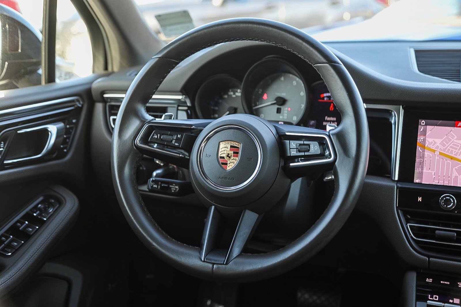 2022 Porsche Macan S - Photo 9