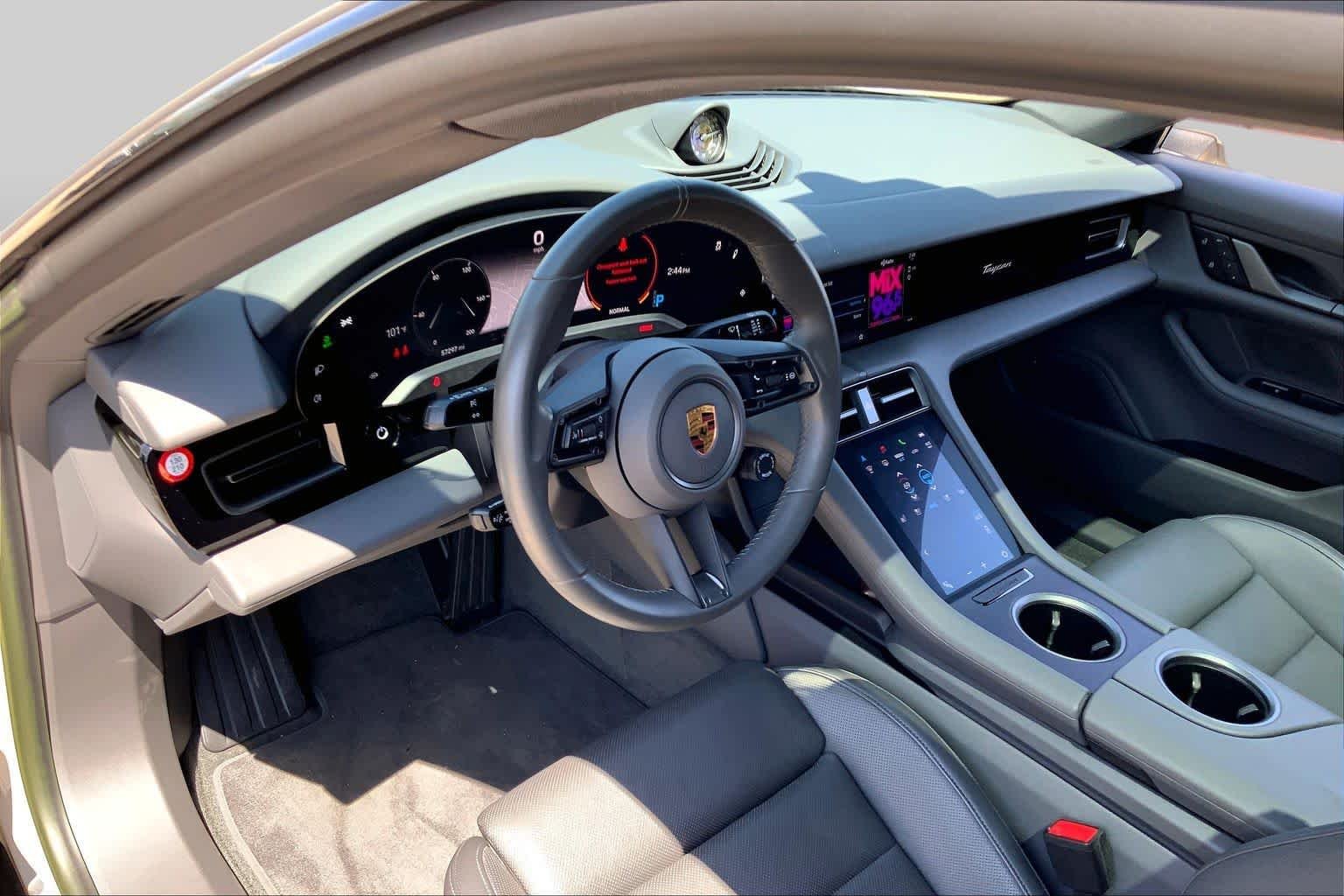 Used 2022 Chalk Porsche  image 15