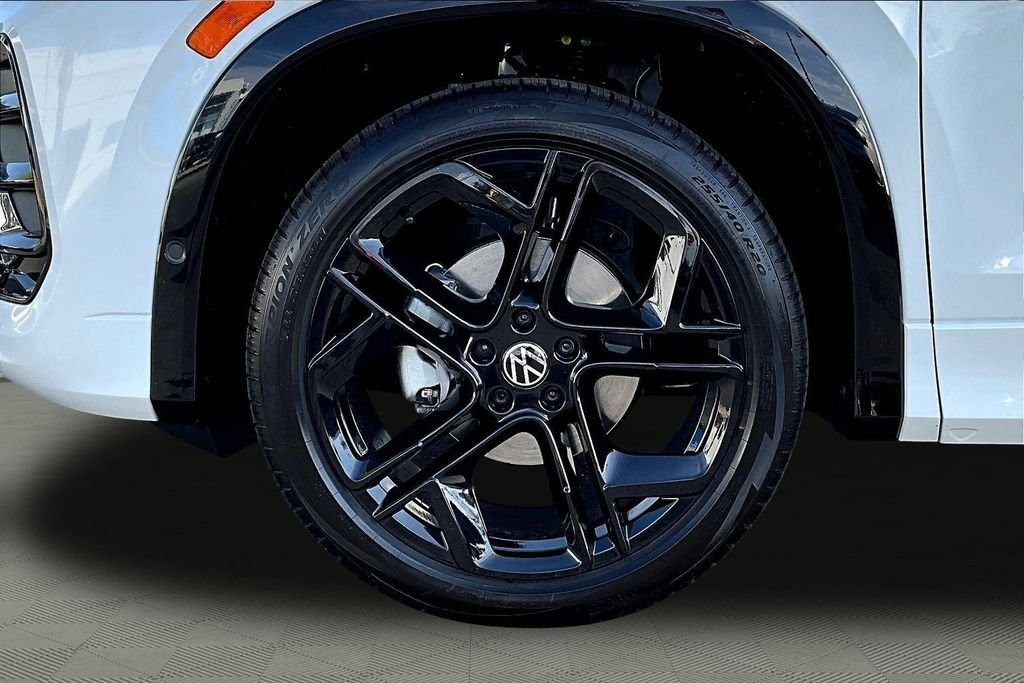 New 2026 White Volkswagen 2.0T SE R-Line Black image 32