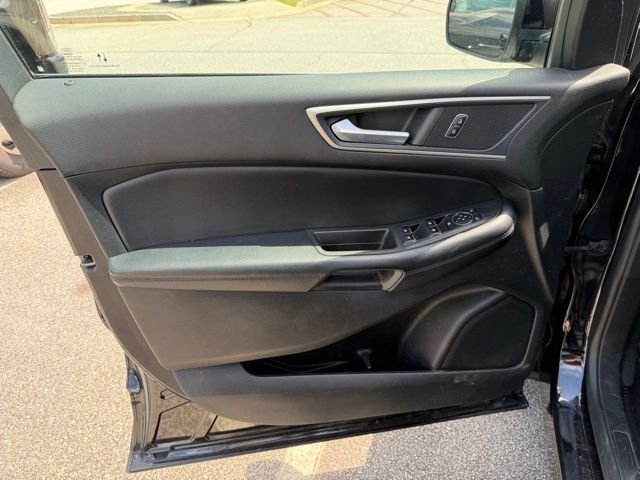 Used 2022 Black Ford SEL image 6