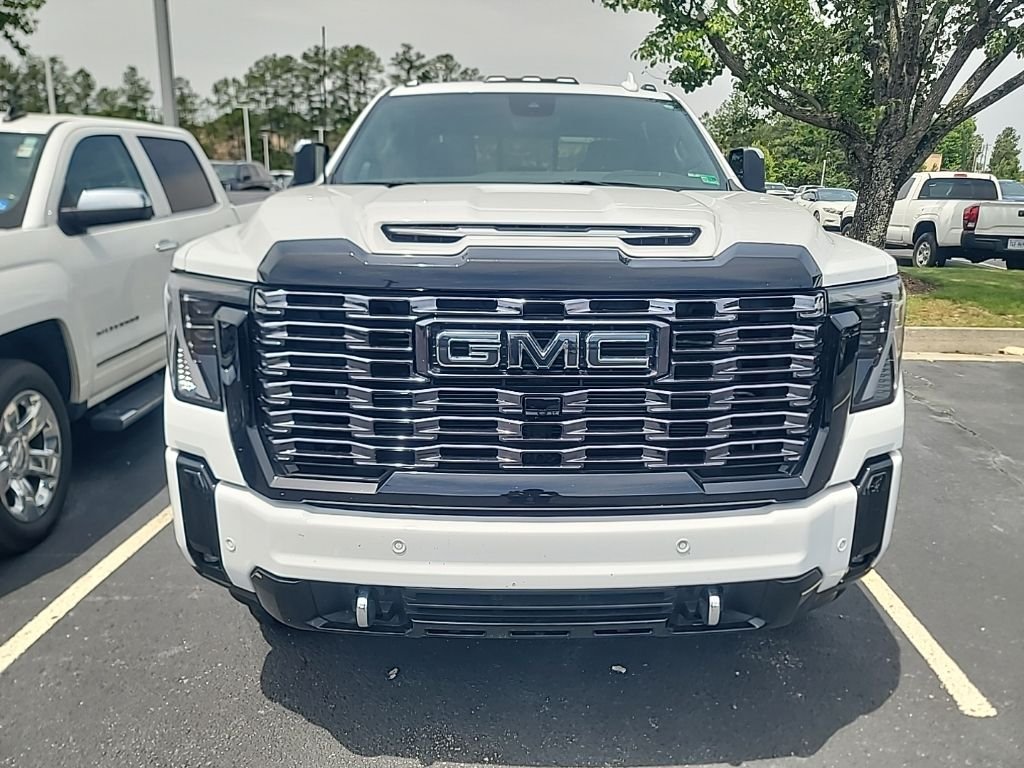 Used 2025 White GMC Denali Ultimate image 1
