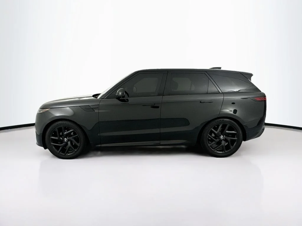 Used 2023 Black Land Rover SE Dynamic image 8