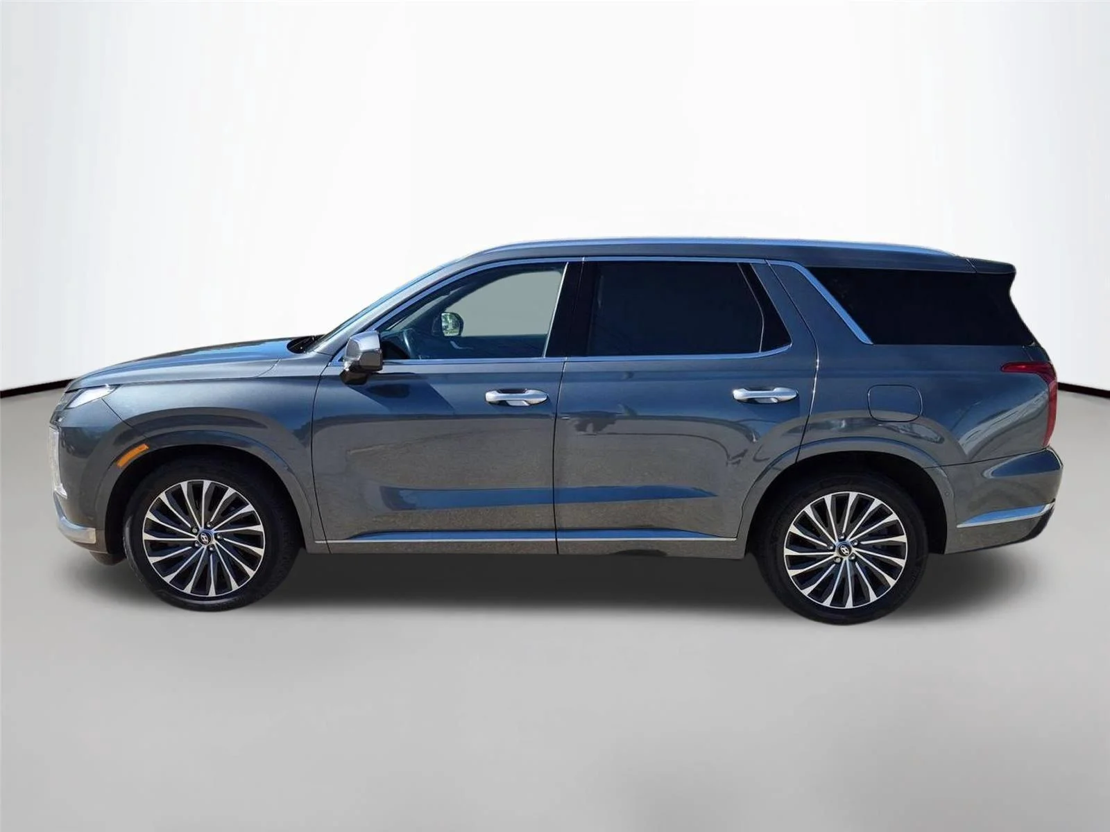 Used 2023 Robust Emerald Hyundai Calligraphy image 2