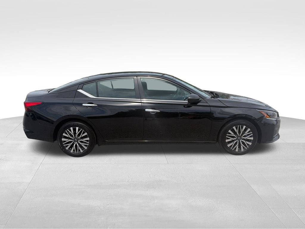 Used 2025 Super Black Nissan 2.5 SV image 7
