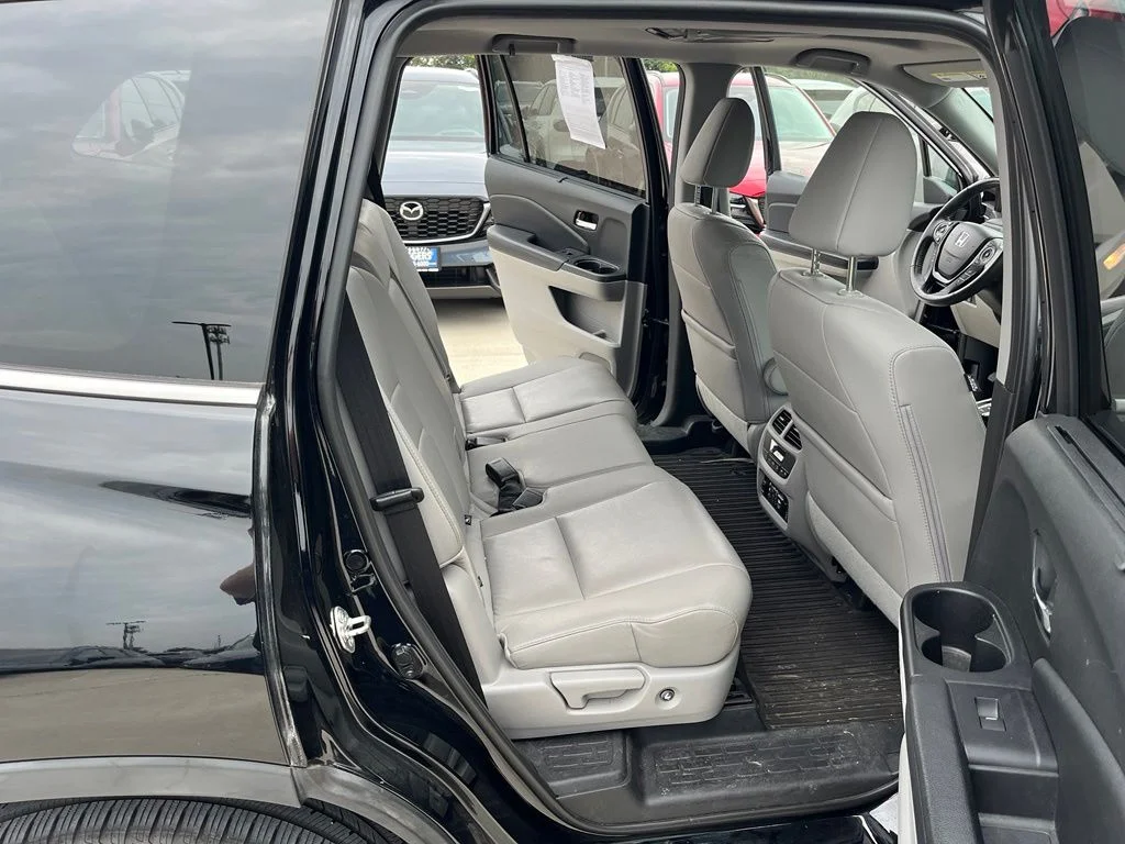 Used 2017  Honda Touring image 15