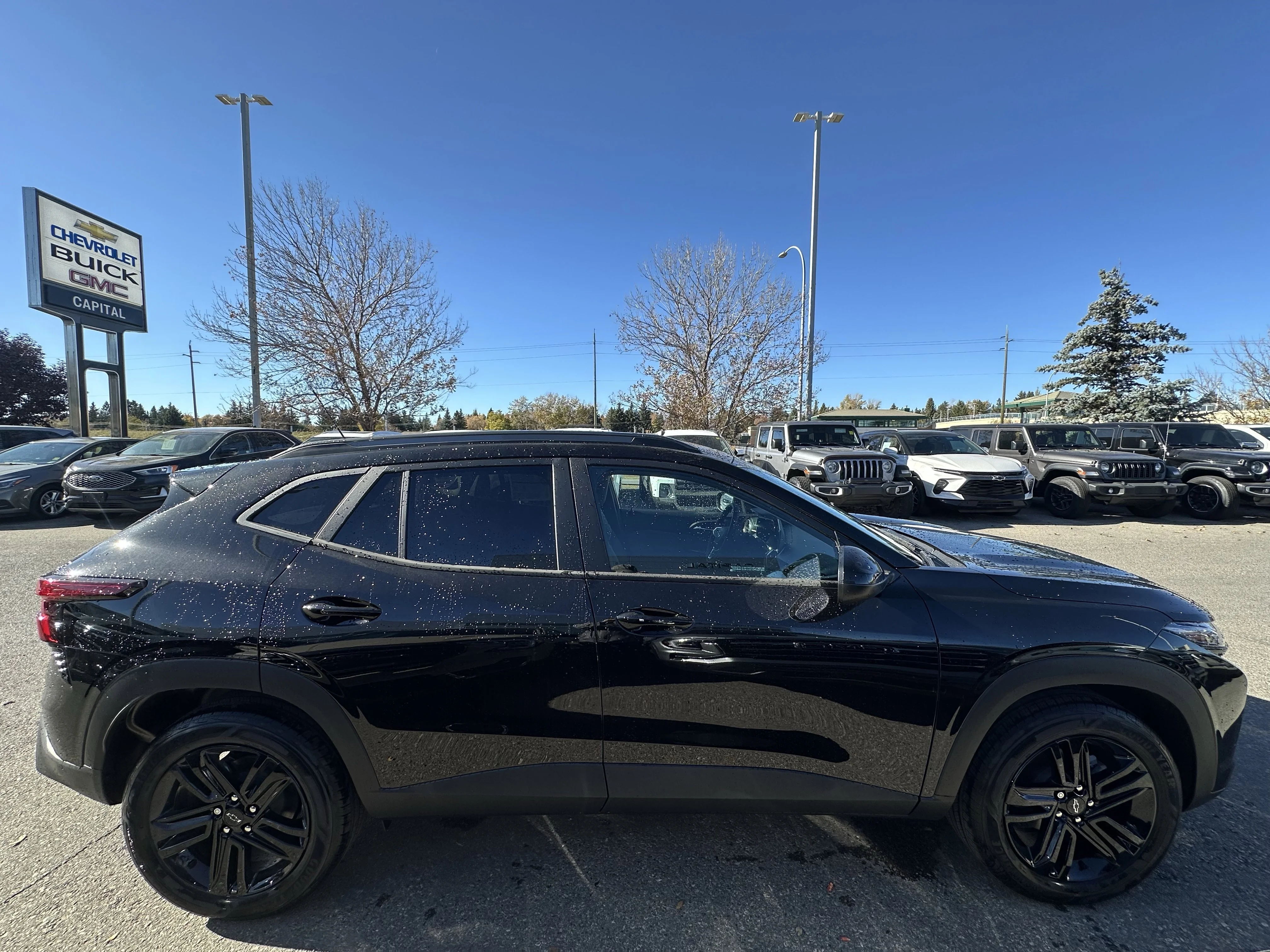 New 2026 Mosaic Black Metallic Chevrolet ACTIV image 7
