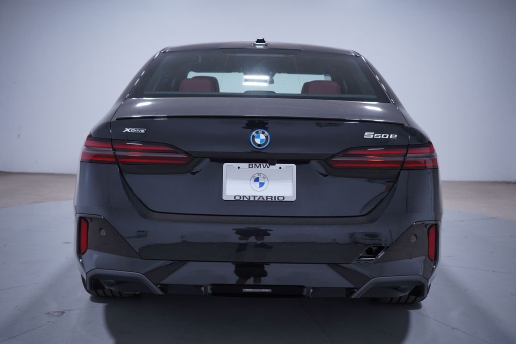 New 2027 Black Sapphire Metallic BMW 550e xDrive image 4