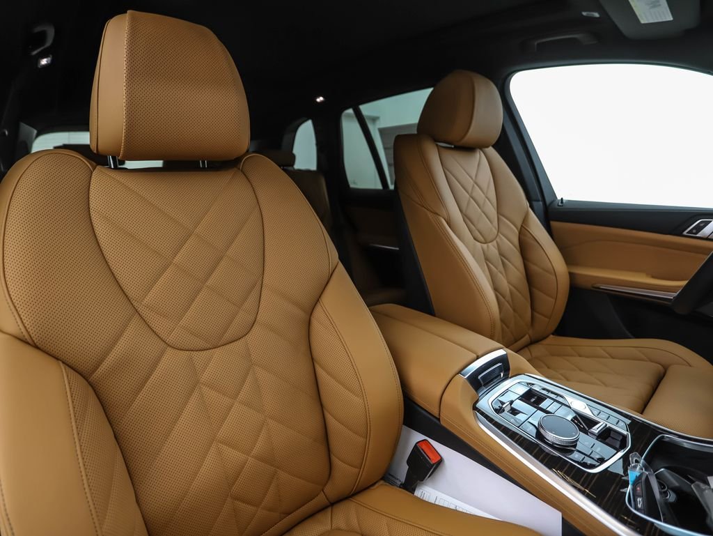 New 2026 Gray Metallic BMW xDrive50e image 32