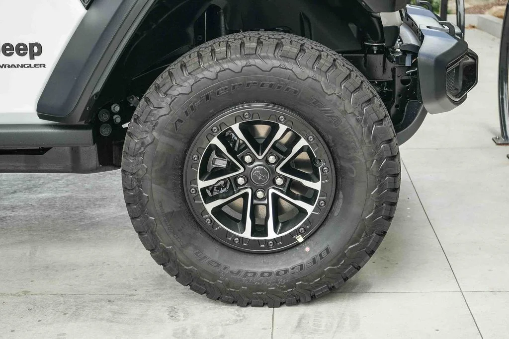 New 2026 Bright White Clear-Coat Exterior Paint Jeep Willys image 11