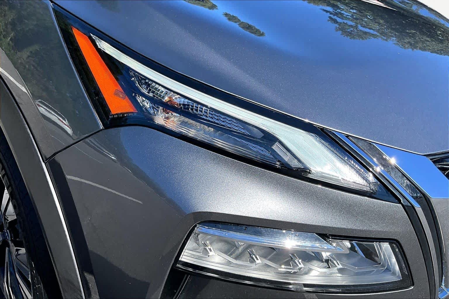 Used 2023 Gun Metallic Nissan SV image 28