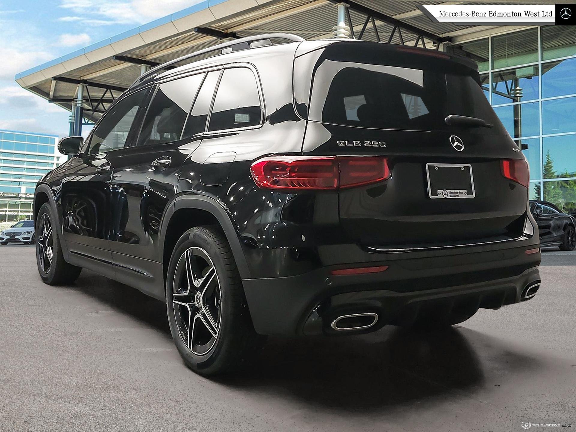 2025 Mercedes Benz GLB 250 4MATIC photo 4