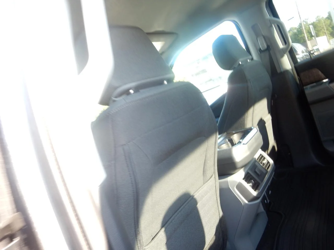 New 2022 Gray Ford XLT 4WD SUPERCREW 5.5 ft BO image 24