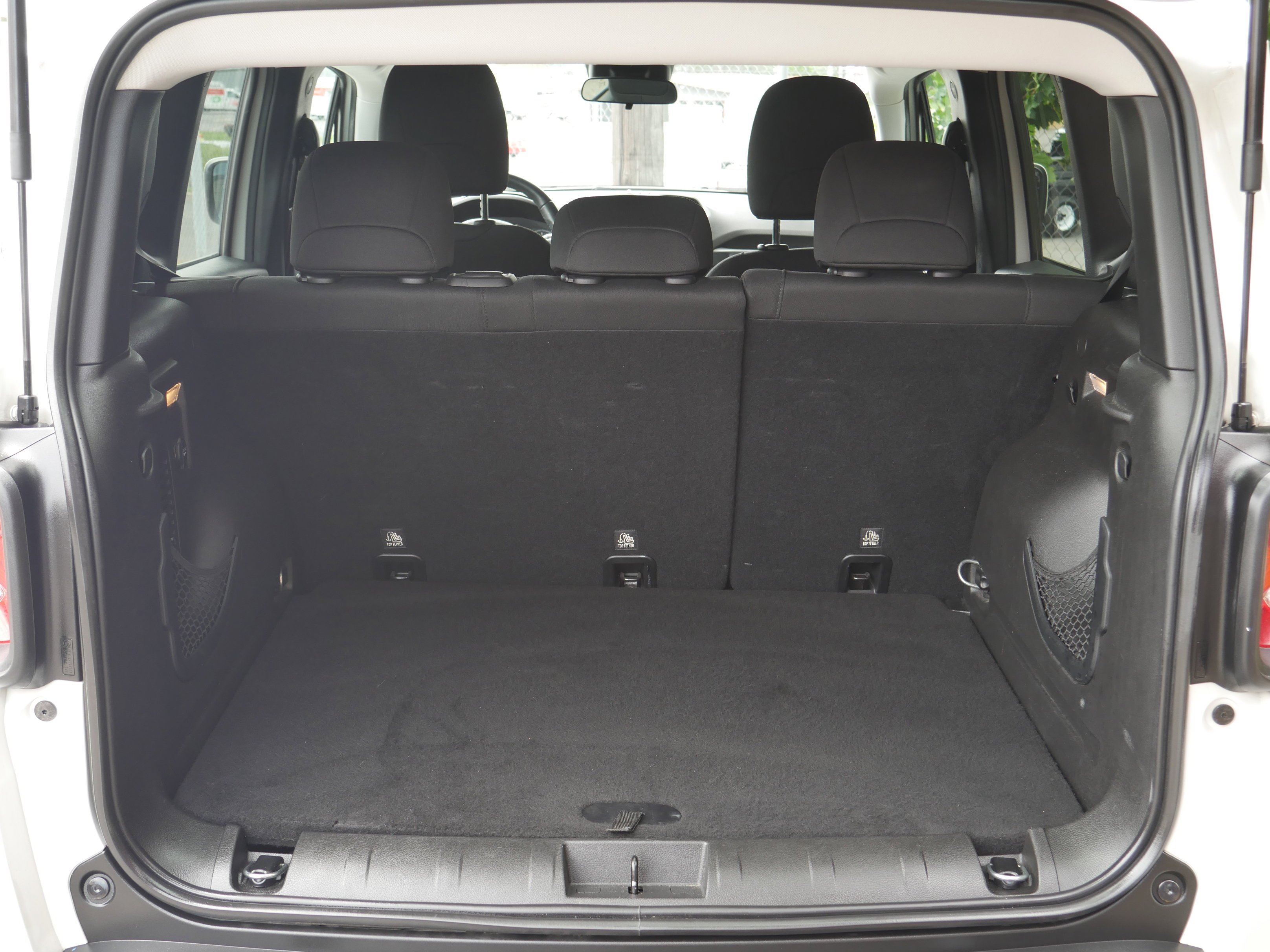 Used 2017 Alpine White Jeep Latitude image 22