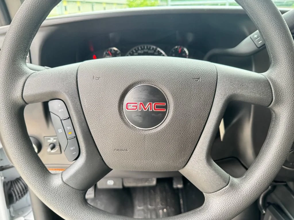 New 2026 Summit White GMC 1WT image 11