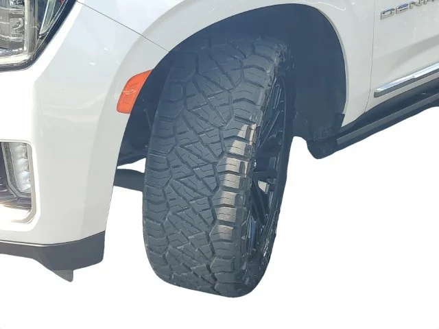 Used 2022 WHITE FROST TRICOAT GMC Denali image 39