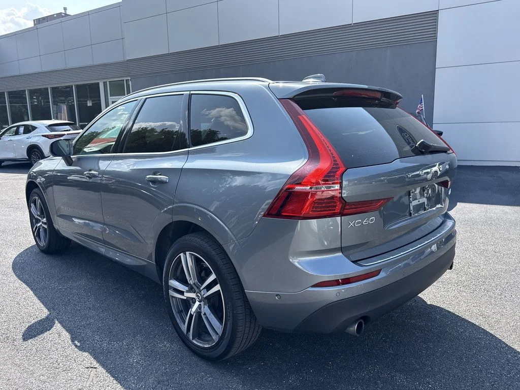 Used 2019 Gray Volvo T6 Momentum image 3