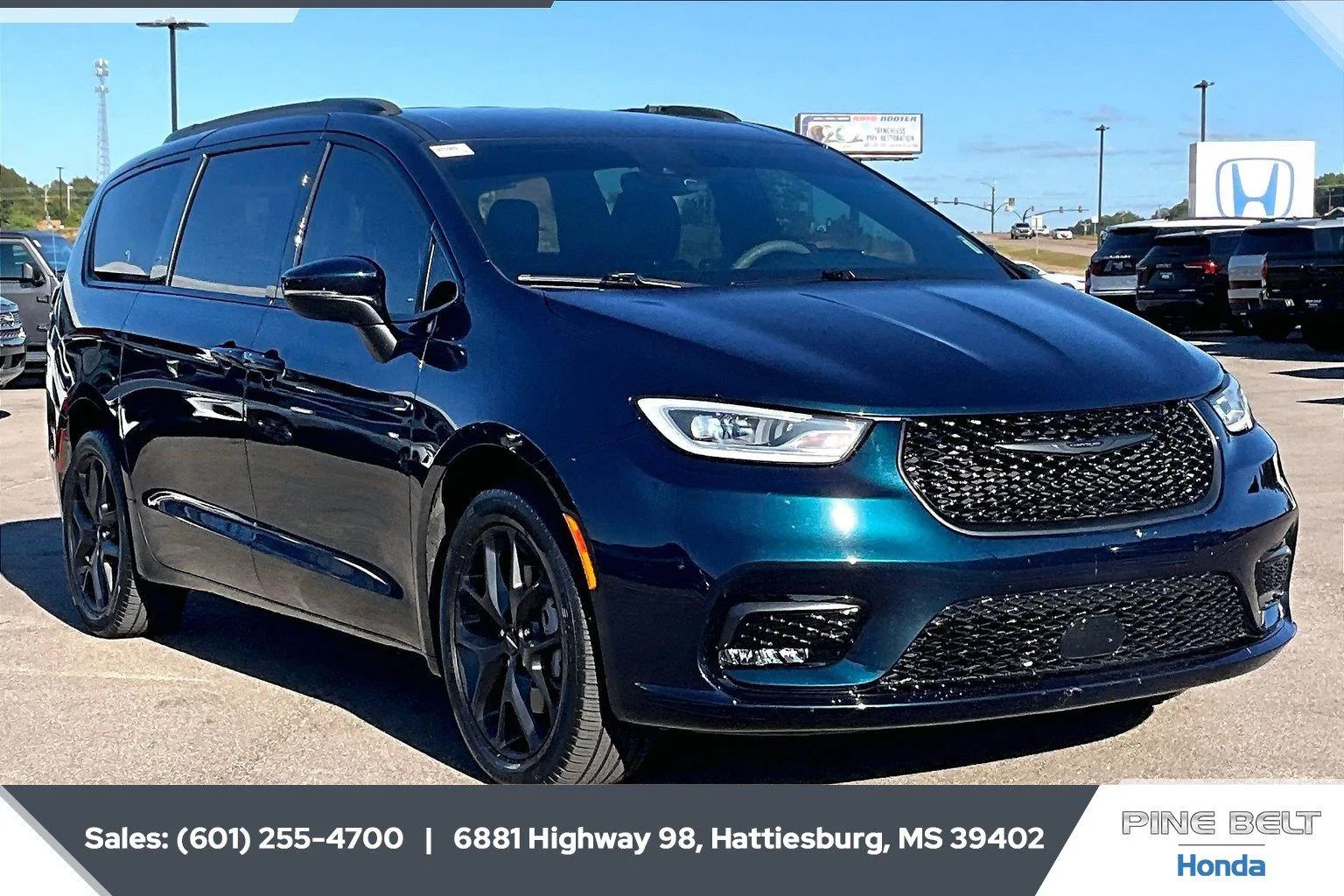 Used 2023 Fathom Blue Pearlcoat Chrysler Touring L image 2