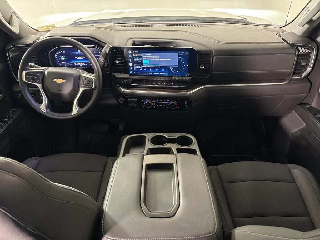 Used 2022 White Chevrolet LT image 33