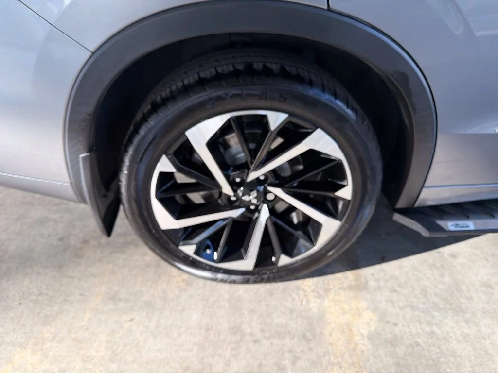 Used 2022 Silver Mitsubishi SEL image 23